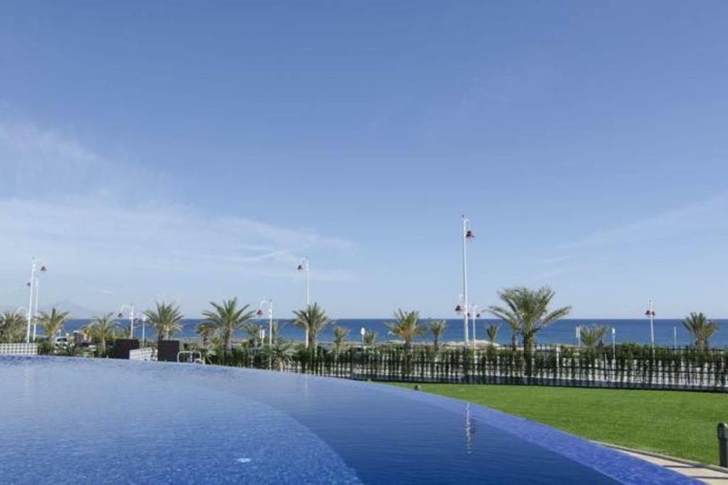 آريناليس ديل سول Luxury Beach Front Apartment المظهر الخارجي الصورة